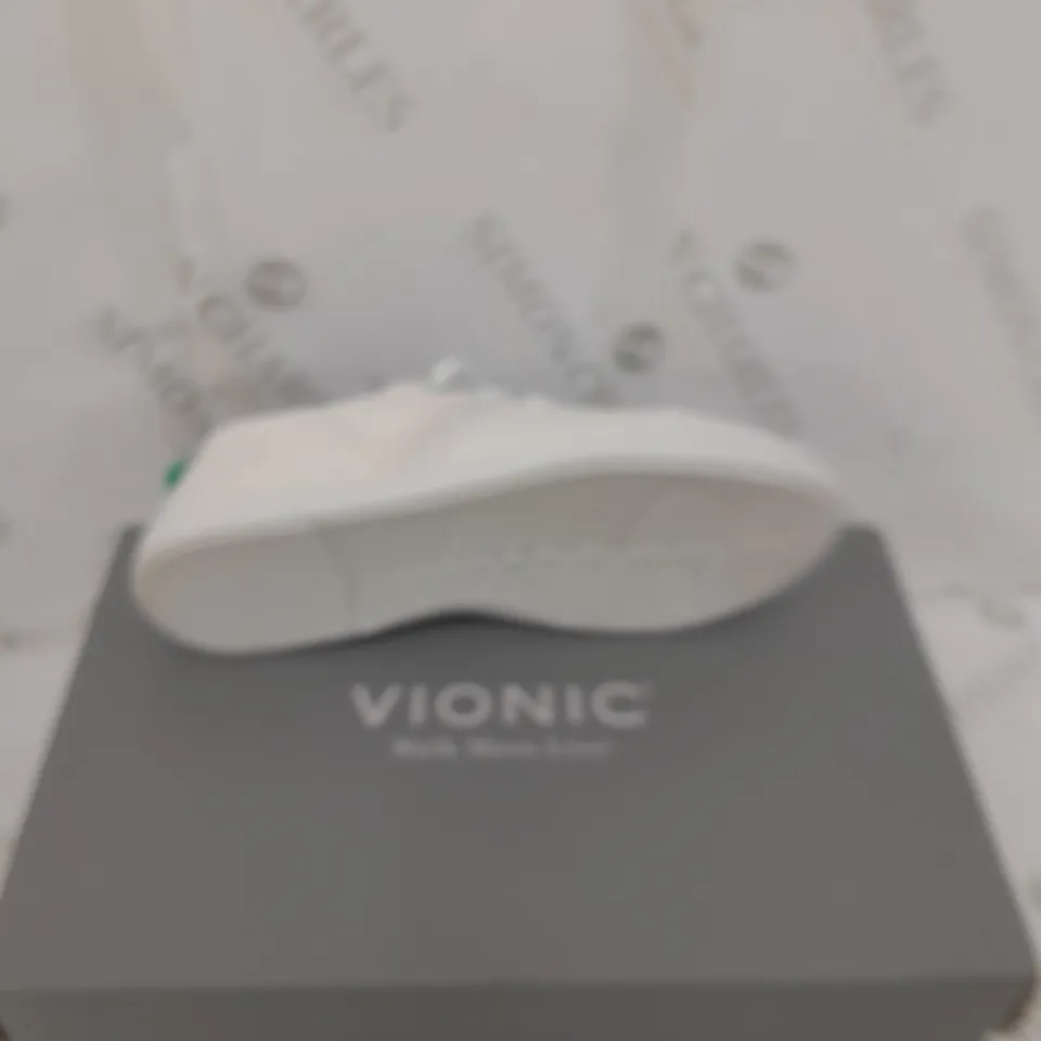 MIP KANNES NKEL BOOTS IN WHITE  - SIZE 5.5