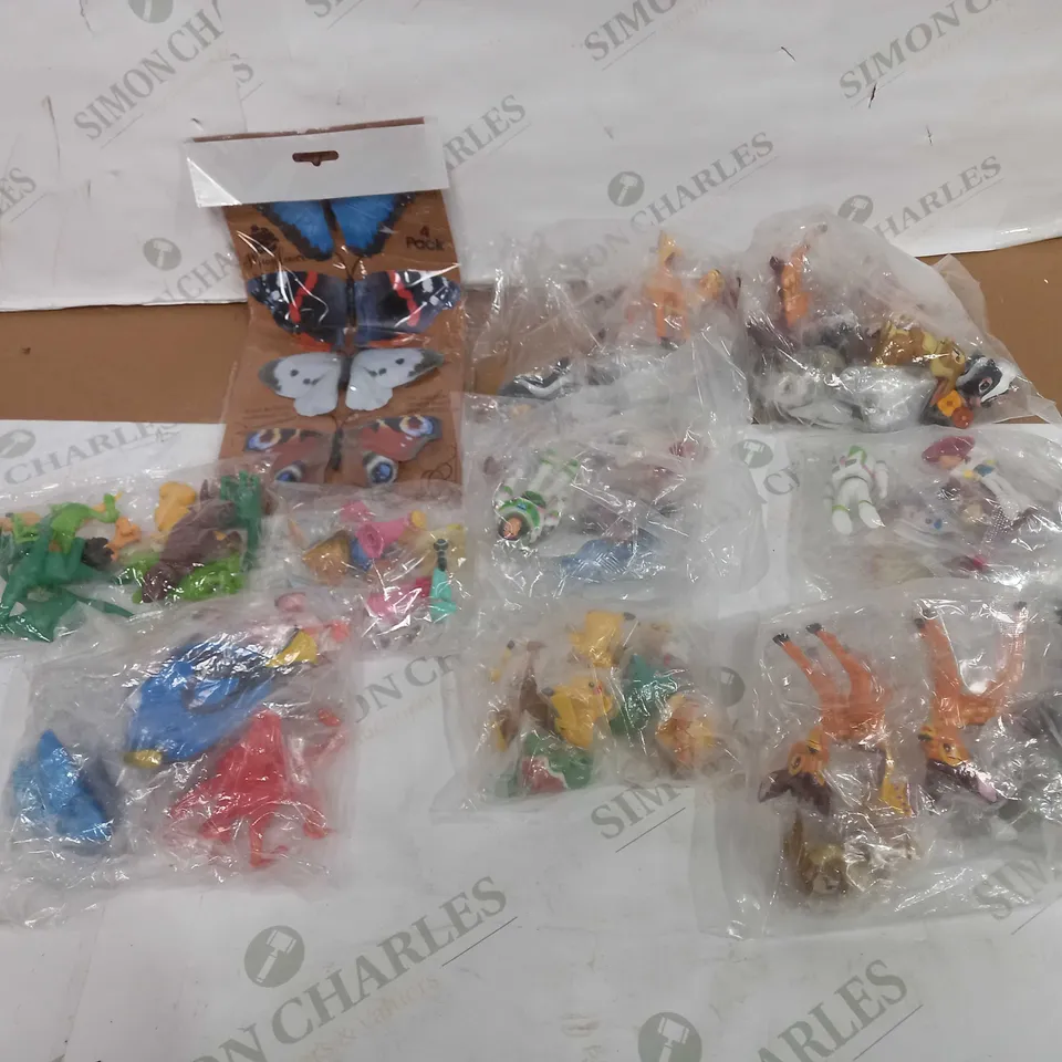 LOT OF APPROX 10 ASSORTED TYS TO INCLUDE BUTTERFLY DECOR AND FIGURINES