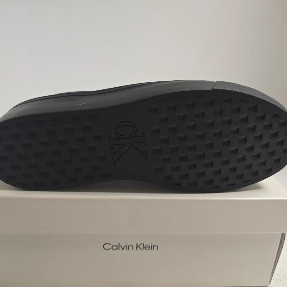 BOXED PAIR OF CALVIN KLEIN BLACK VULC FLAT LACE-UP SNEAKERS – UK5