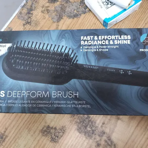 BOXED REVAMP PROGLOSS DEEPFORM BRUSH CERAMIC STRAIGHTENING BRUSH