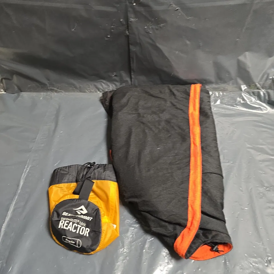 SEA TO SUMMIT REACTOR THERMOLITE FABRIC SLEEPING BAG LINER – REGULAR (ORANGE/BLACK)