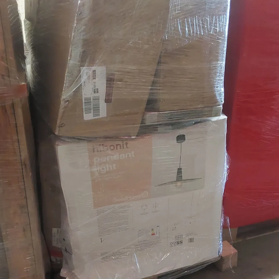 PALLET CONTAINING A VERY LARGE QUANTITY OF ASSORTED LIGHTING PRODUCTS