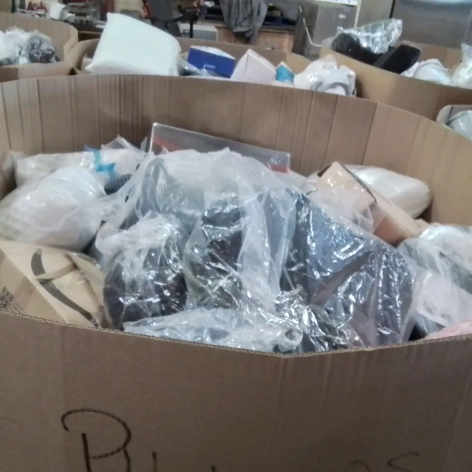 PALLET TO CONTAIN A LARGE QUANTITY OF PILLOWS