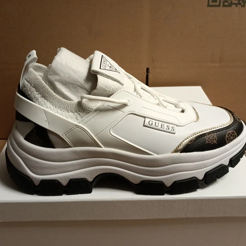 BOXED PAIR OF GUESS WHITE & BLACK CHUNKY TRAINERS – UK 6 