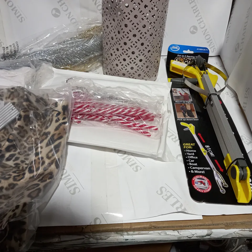 LOT OF APPROX 7 ASSORTED ITEMS TO INCLUDE: CANDY CANE LIGHTS, LANTERN, CLOTHING ITEMS