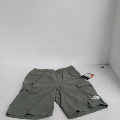 THE NORTH FACE TRISHUL CARGO SHORT – AGAVE GREEN, SIZE S (SMALL/REGULAR)