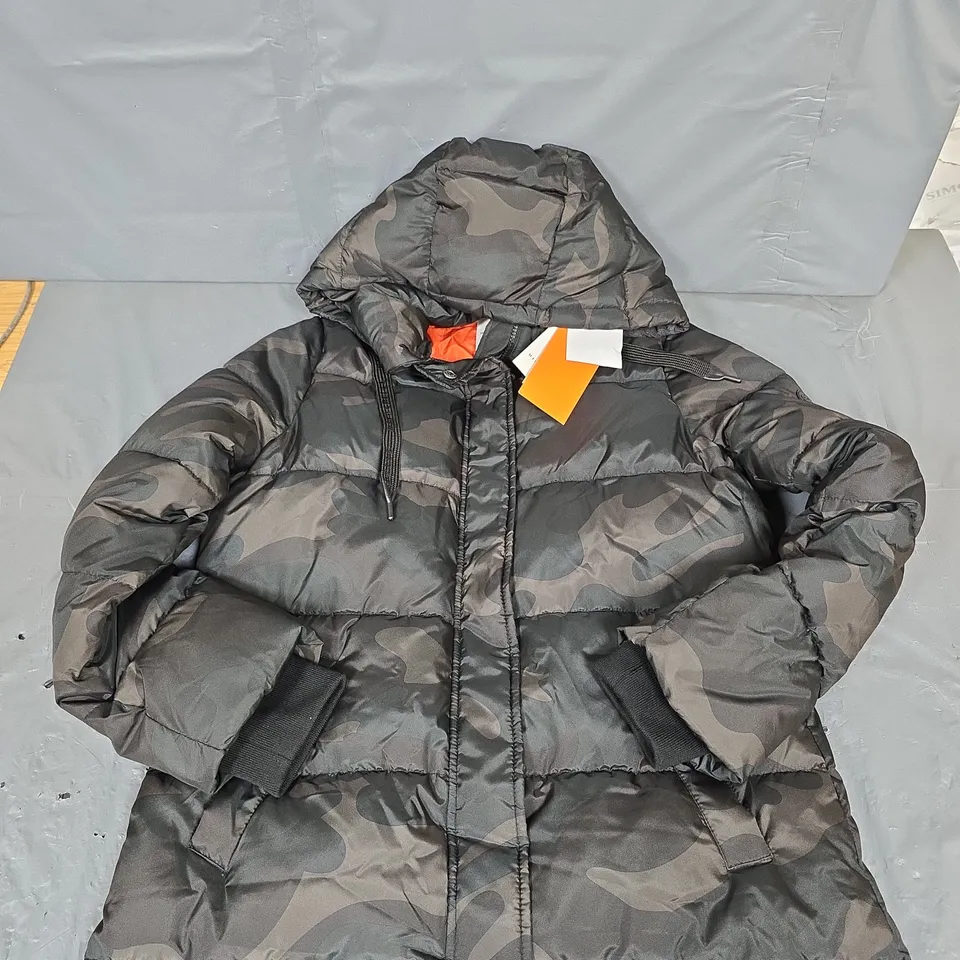 RINO & PELLE CAMO PRINT DESIGN PUFFER JACKET - 38