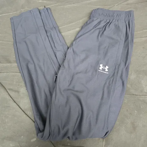 UNDER ARMOUR TRACKSUIT BOTTOMS IN GREY - SMALL