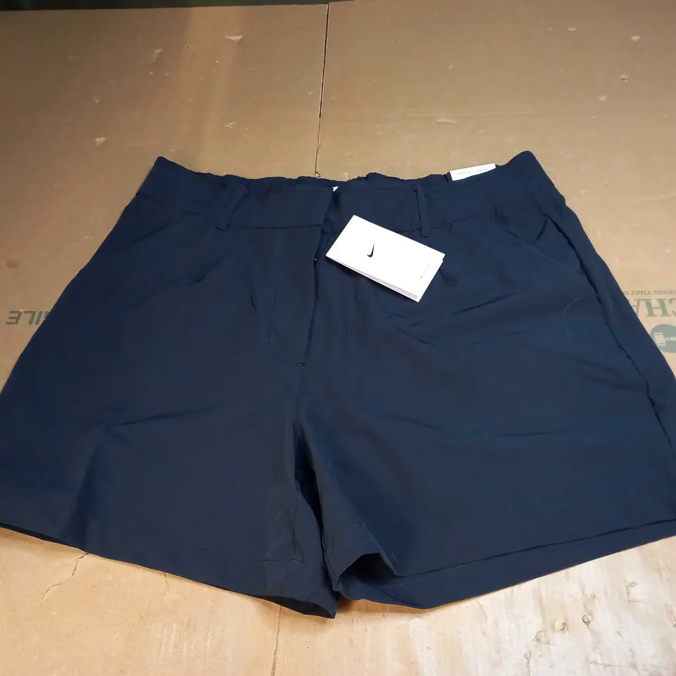 NIKE STANDARD FIT SHORTS SIZE L