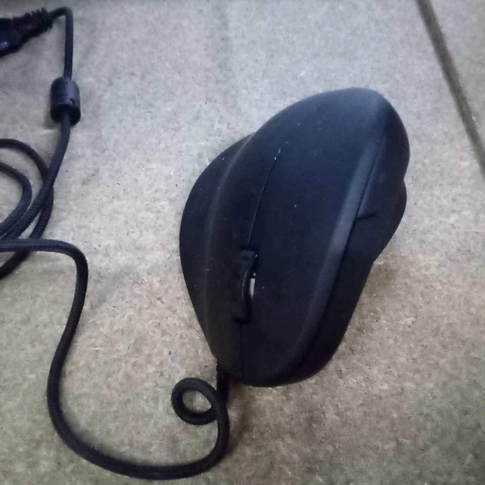 TRUST GAMING GXT 144 REXX VERTICAL ERGONOMIC GAMING MOUSE