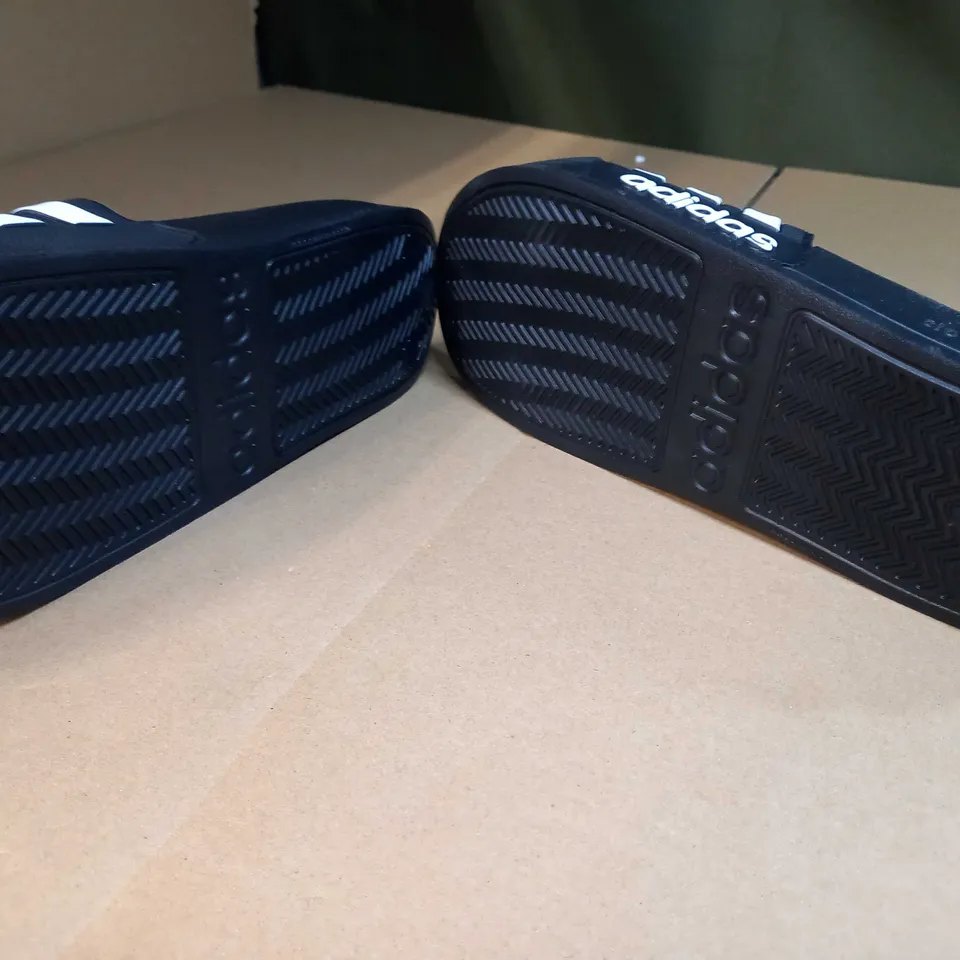 ADIDAS BLACK/WHITE LOGO SLIDERS - SIZE 8