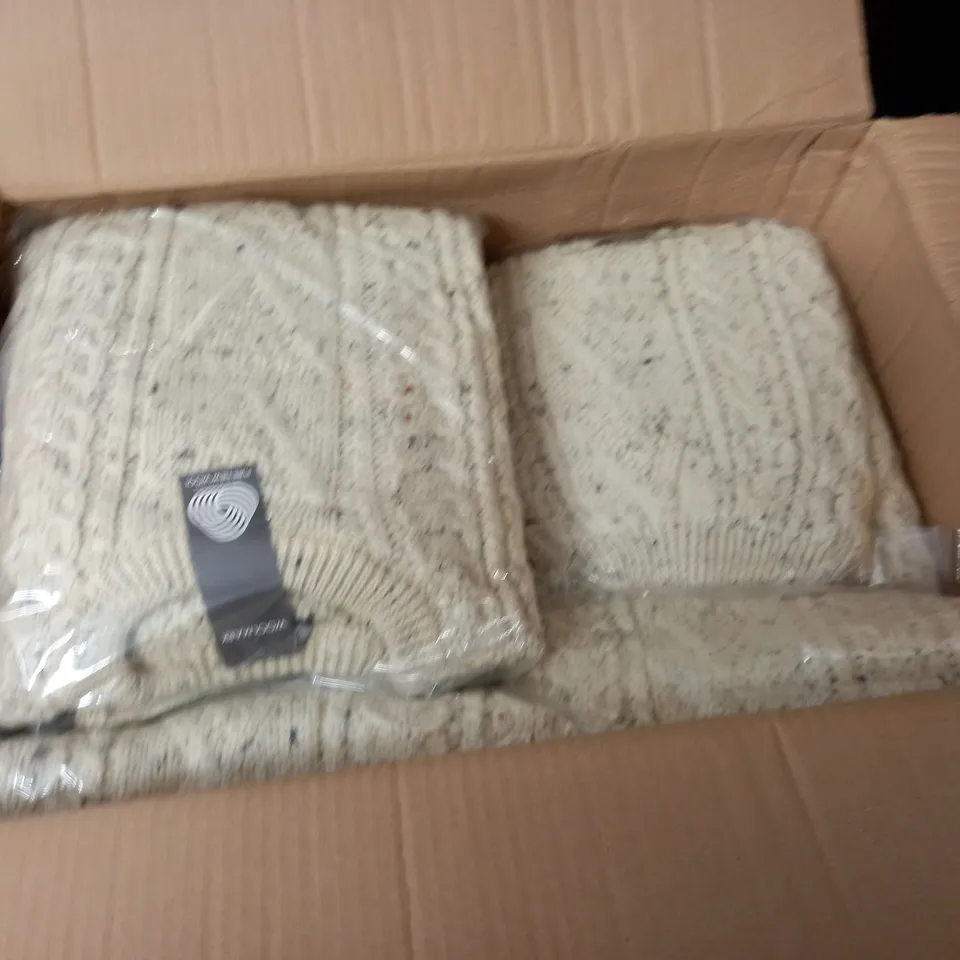 LOT OF 10 AS NEW PURE NEW WOOL KNITTED CREW JUMPERS IN ECRU - ALL L