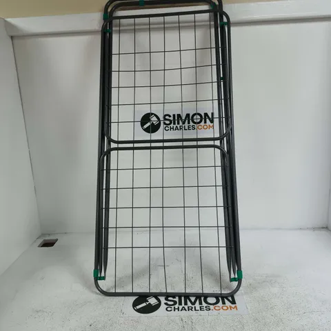 CLOTHES HORSE