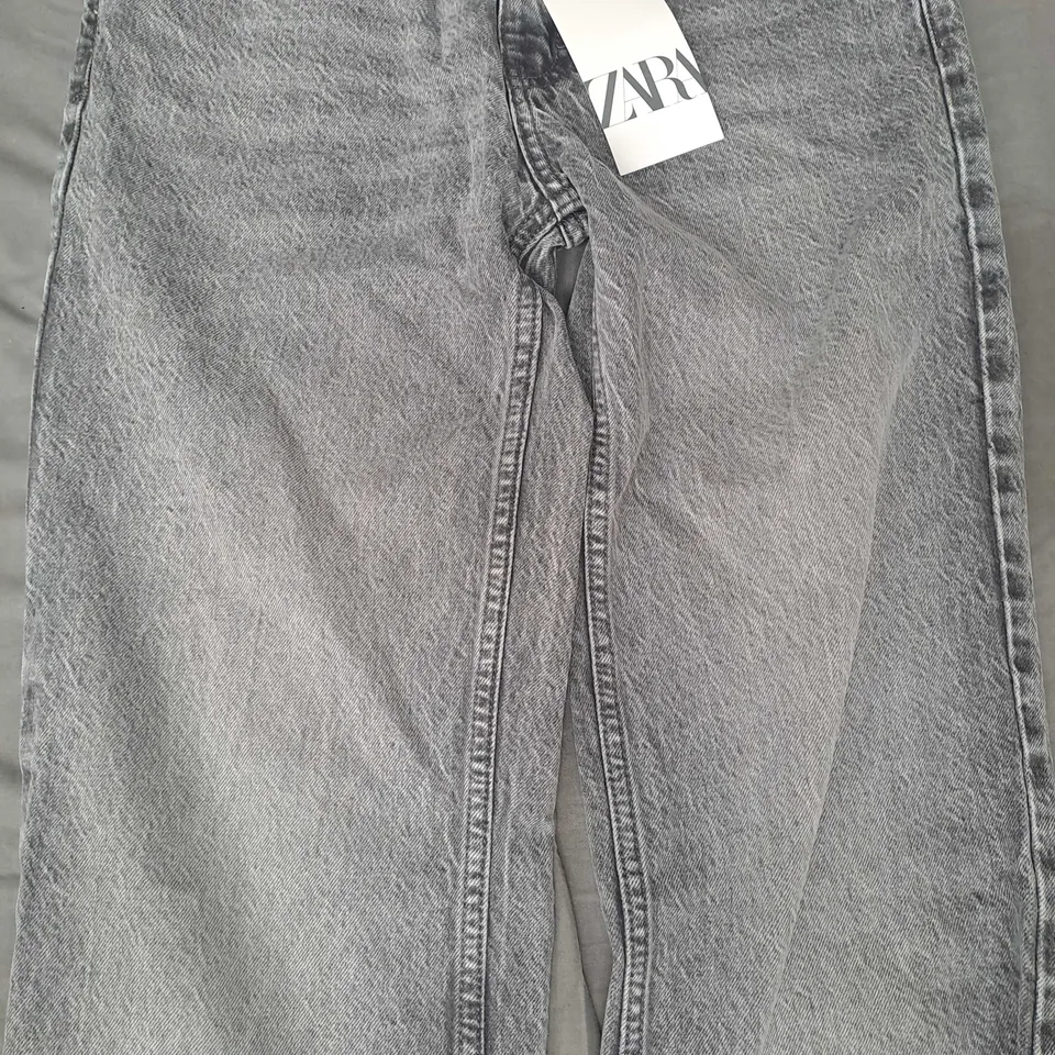 ZARA LOW-RISE STRAIGHT LEG JEANS IN GREY EU SIZE 36