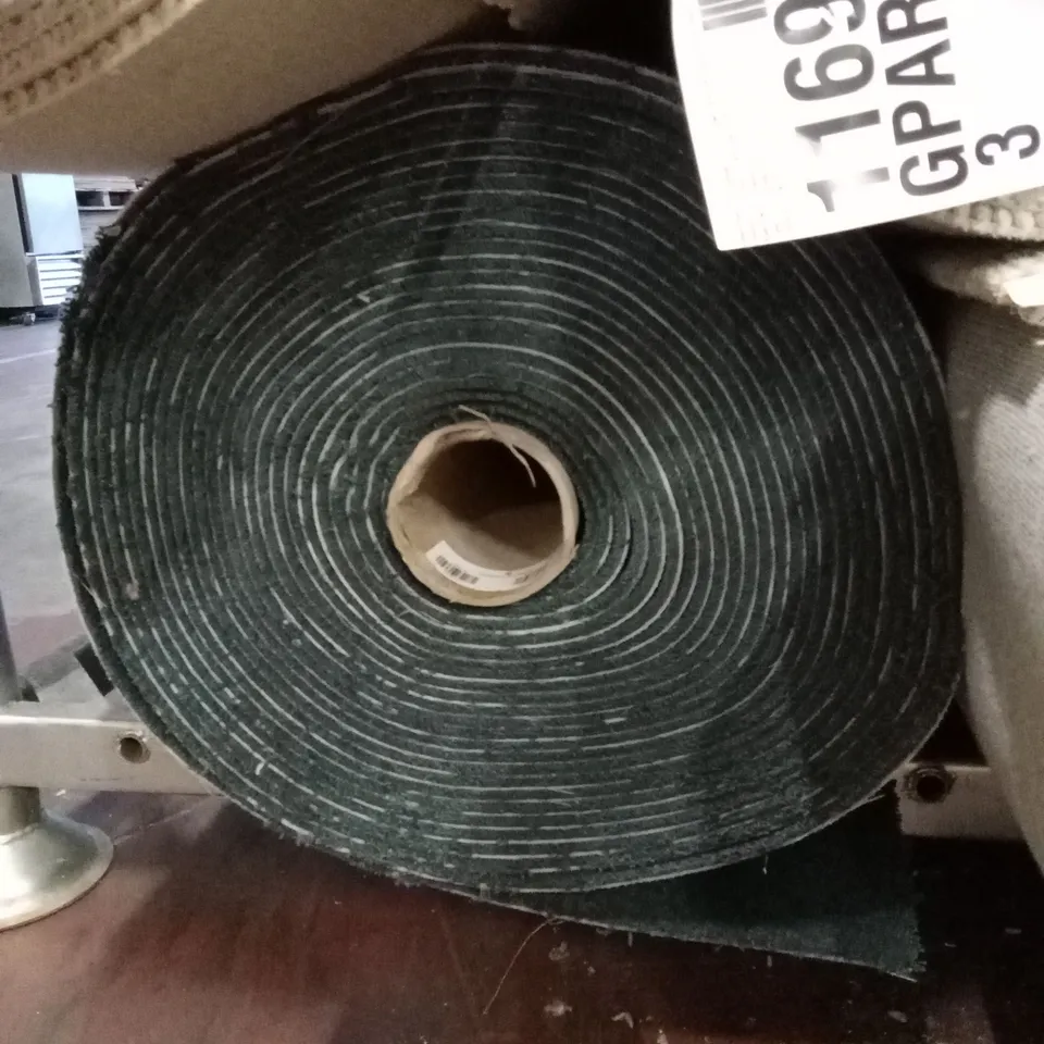 ROLL OF QUALITY FLOWER SHOW BLUE DAHLIA CARPET // APPROX SIZE: 5 X 25m