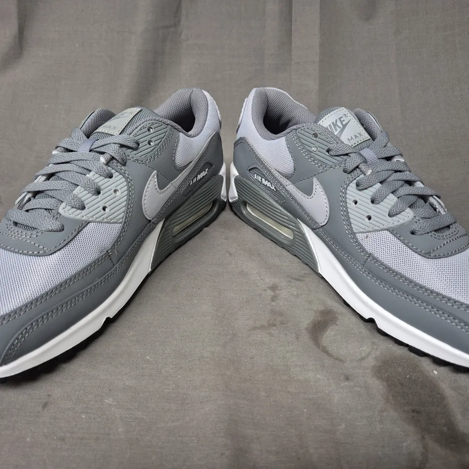 BOXED PAIR OF NIKE AIR MAX 90 SHOES IN GREY UK SIZE 9.5