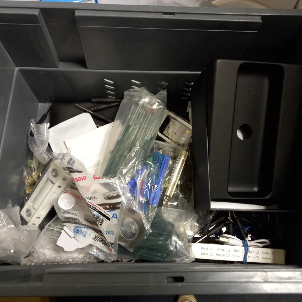 BOX OF APPROX 10 ITEMS TO INCLUDE ANKER POWER BANK, ROUND BASIN WASTE AND PHONE SCREEN PROTECTOR