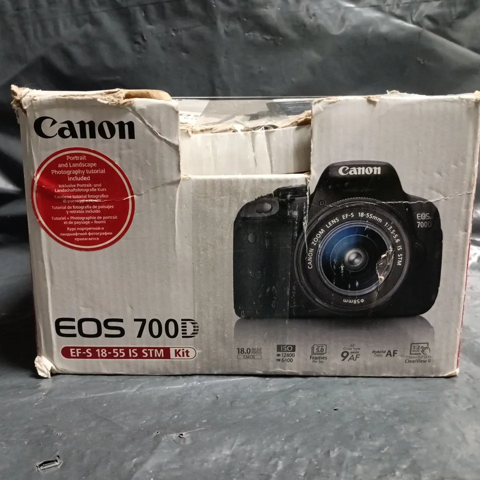 CANON EOS 700D DS126431 DIGITAL SLR CAMERA