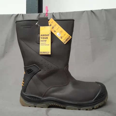 BOXED PAIR OF DEWALT STEEL TOE BOOTS IN BROWN UK SIZE 12