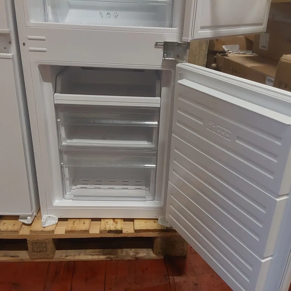 LOGIK LIFF7024 INTEGRATED 70/30 FRIDGE FREEZER - SLIDING HINGE