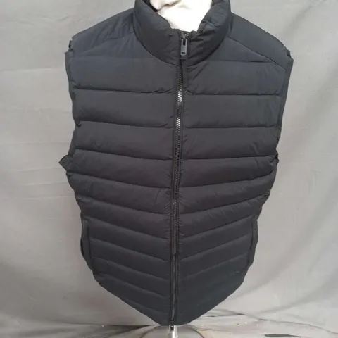 ARNE TECHNICAL DOWN GILET IN BLACK SIZE L