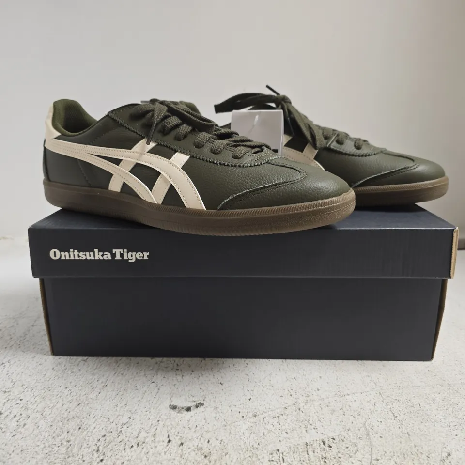 BOXED PAIR OF ONITSUKA TIGER TRAINERS IN SAGE/WHITE SIZE UK 9