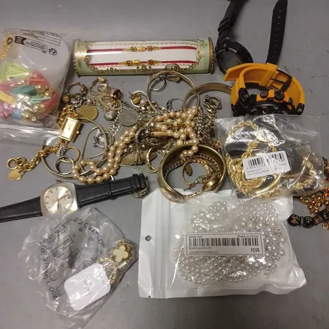 APPROXIMATELY 20 ASSORTED JEWELLERY PRODUCTS TO INCLUDE WATCH, NECKLACE, BRACELET, ETC