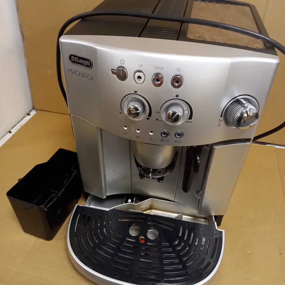 DELONGHI MAGNIFICA COFFEE MACHINE