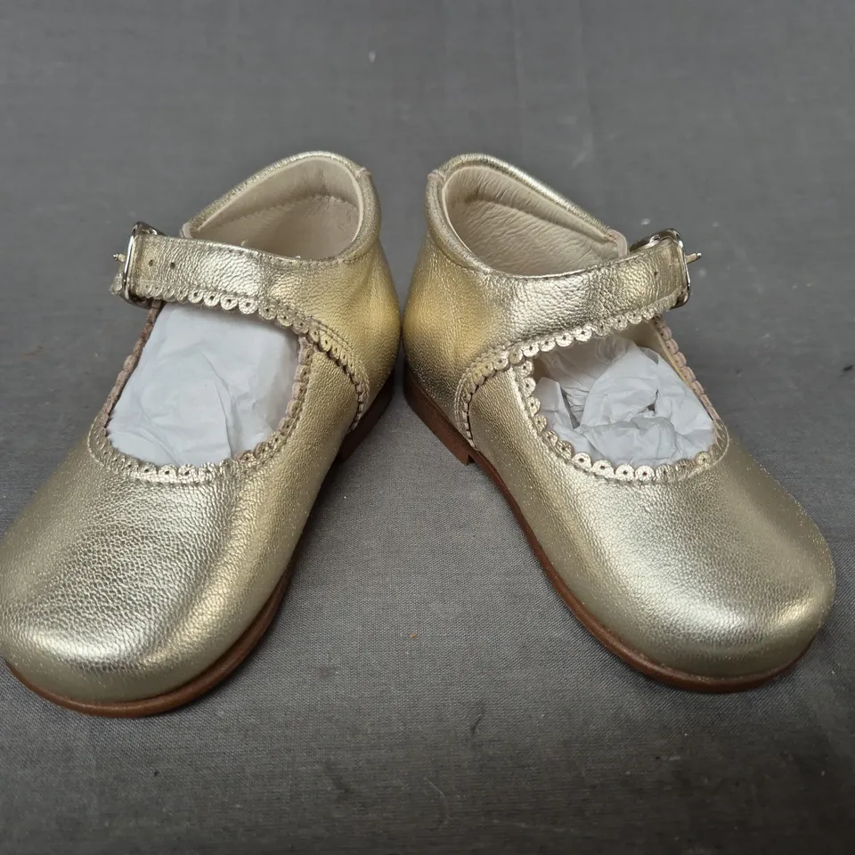 BOXED PAIR OF PANACHE KID'S SHOES IN METALLIC GOLD EU SIZE 21