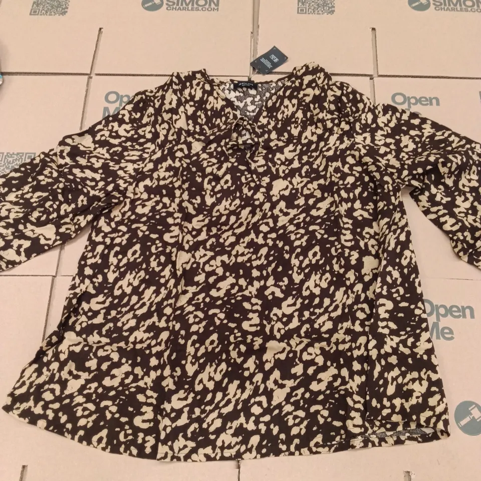 PALLET OF BRAND NEW WOMENS QUALITY DESIGNER CLOTHES APPROXIMATELY 105 TO INCLUDE; DRESSES, TOPS , SWIM SUITS ETC