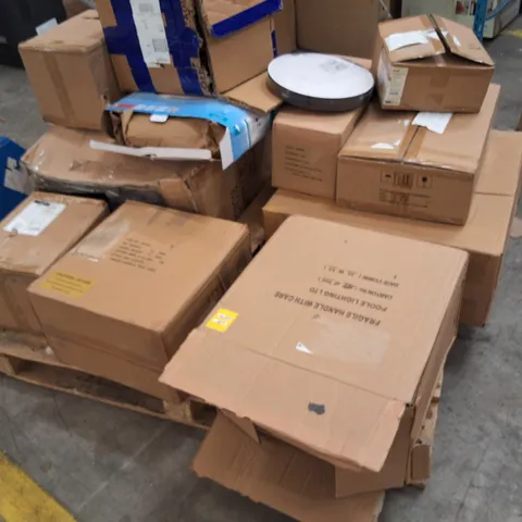 PALLET OF ASSORTED LIGHTING PRODUCTS;CEILING LIGHT,TABLE LAMP,CEILING FITTING