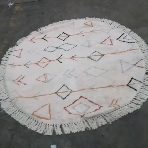 QUALITY DESIGNER AREA RUG - APPROXIMATELY 150X150CM