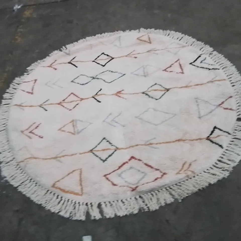 QUALITY DESIGNER AREA RUG - APPROXIMATELY 150X150CM