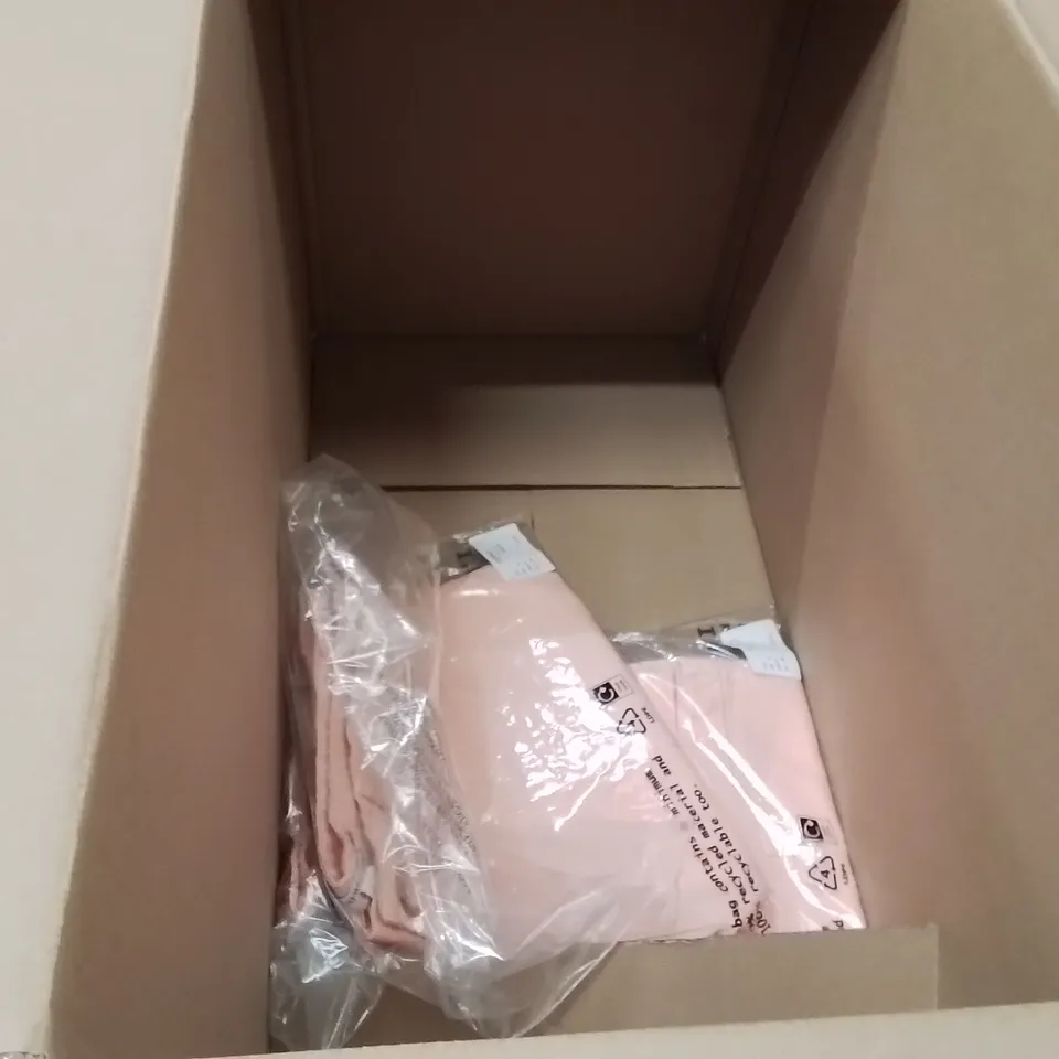 BOXED BRAND NEW APPROXIMATELY 3 JD WILLIAMS CARGO SHORTS PEACH SIZE 8