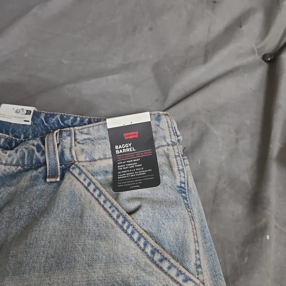LEVI'S BAGGY BARREL JEANS – LIGHT WASH SIZE 36/32