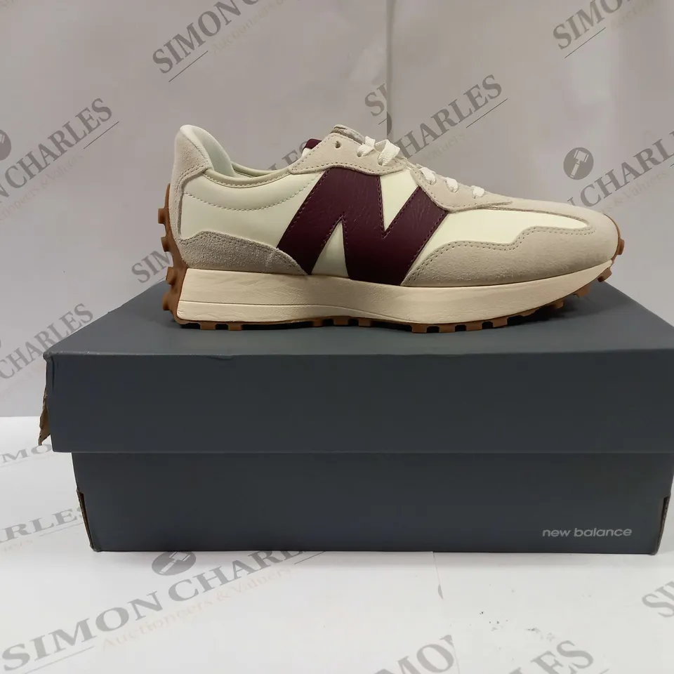 BOXED PAIR OF NEW BALANCE THE INTELLIGENT CHOICE WS327KA TRAINERS IN WHITE AND BURGUNDY UK SIZE 8.5
