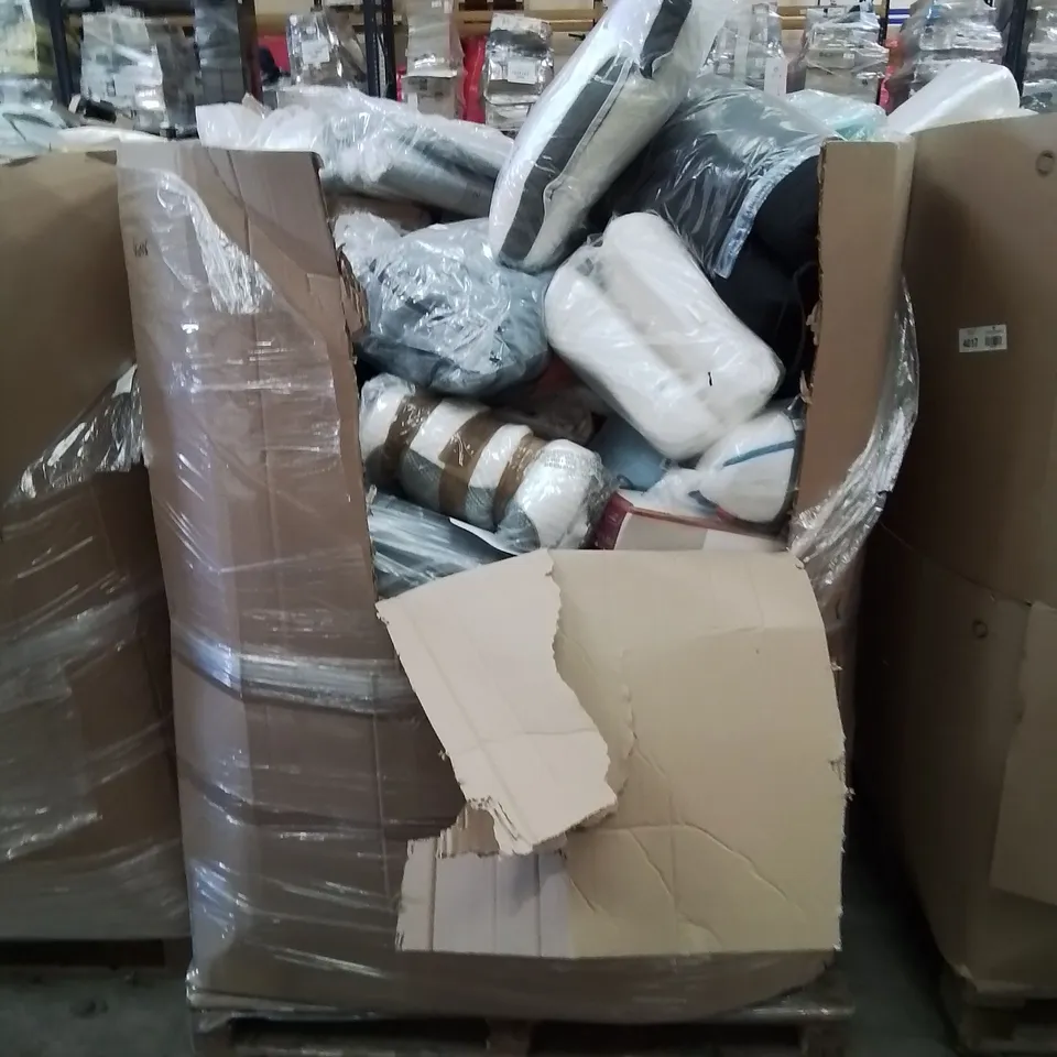 PALLET OF ASSORTED BEDROOM AND COMFORT BASED PRODUCTS TO INCLUDE; PILLOWS, SUPPORT SEAT CUSHIONS AND SIMILARLY RELATED GOODS