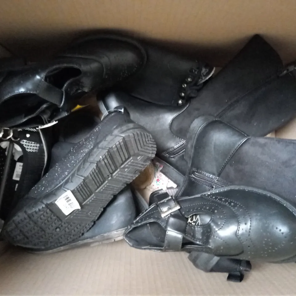 APPROXIMATELY 10 PAIRS OF ASSORTED KIDS SHOES IN VARIOUS STYLES AND SIZES 