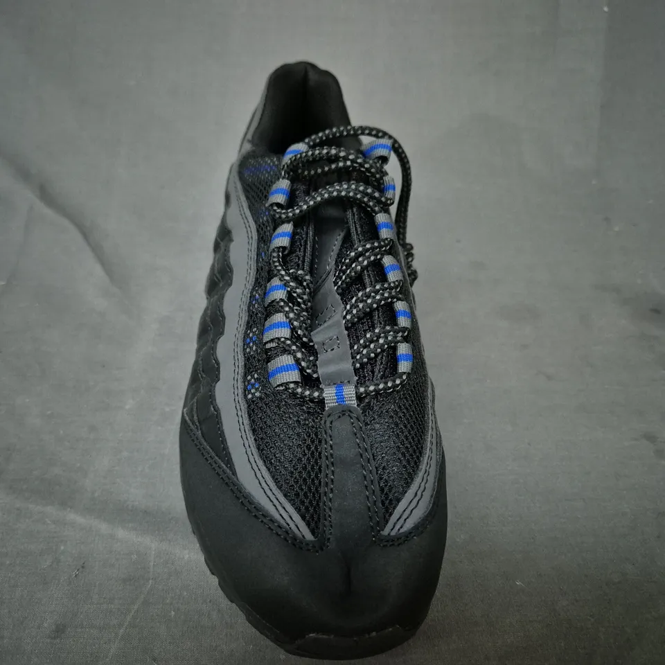 PAIR OF NIKE AIR SHOES IN BLACK/BLUE UK SIZE 7