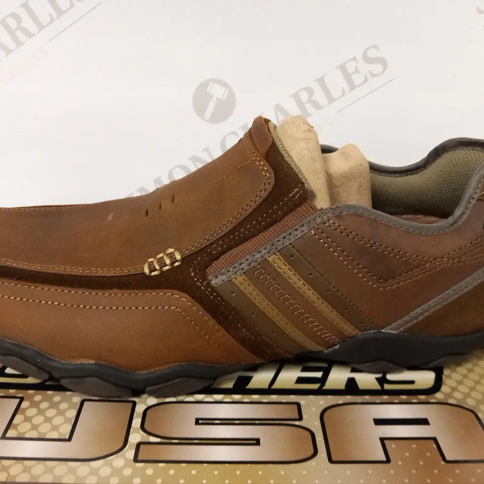 BOXED SKETCHERS ZINROY SIZE 9