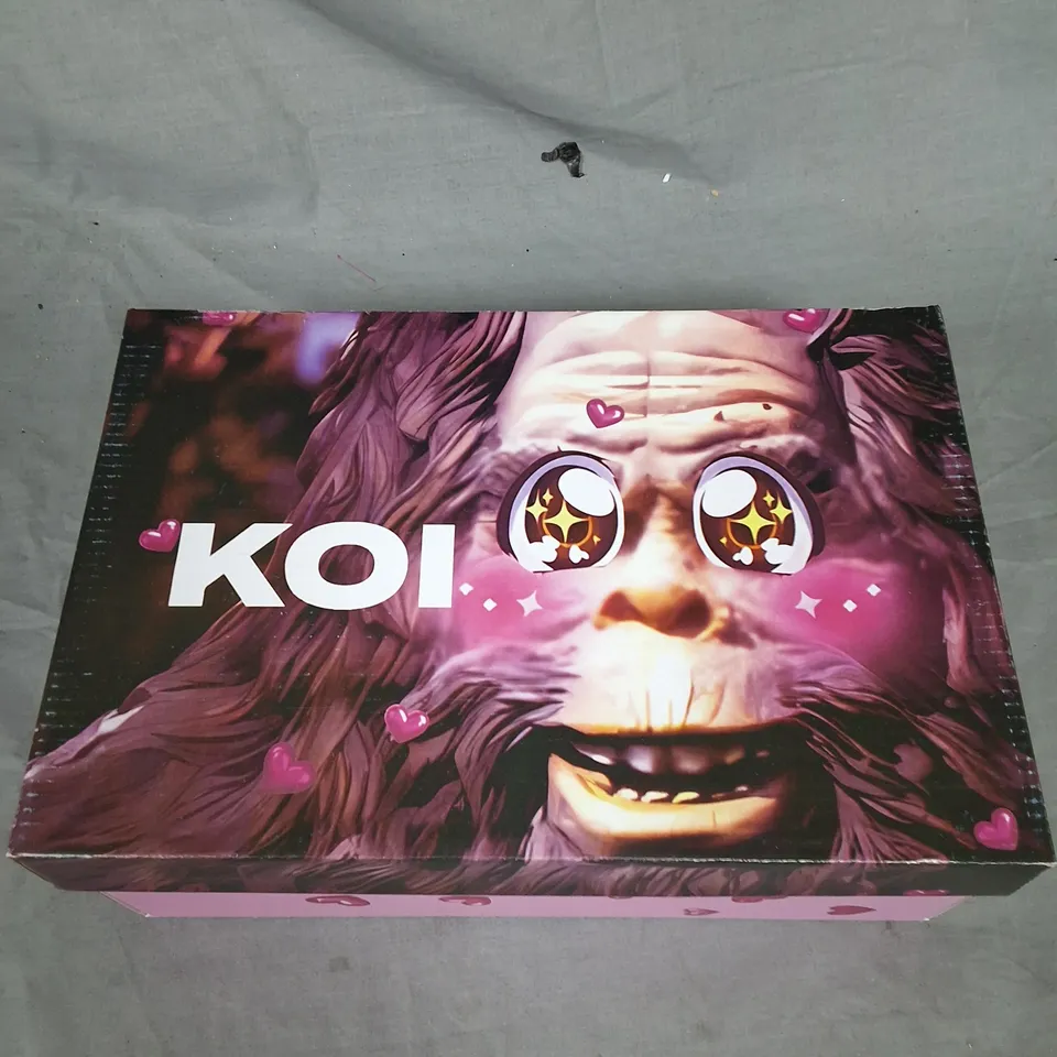 BOXED KOI KYUBI SHIMMERING HIKING MARY JANES IN MINT - UK 7