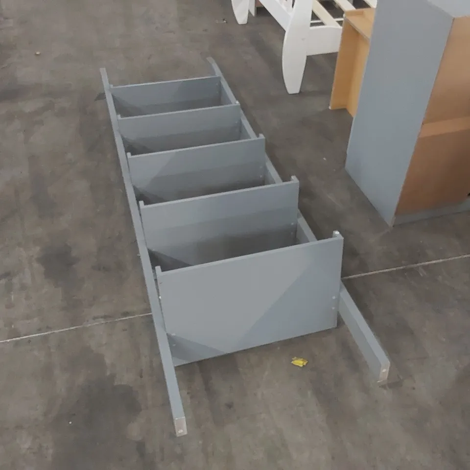 WOODEN LADDER BOOKCASE - GREY