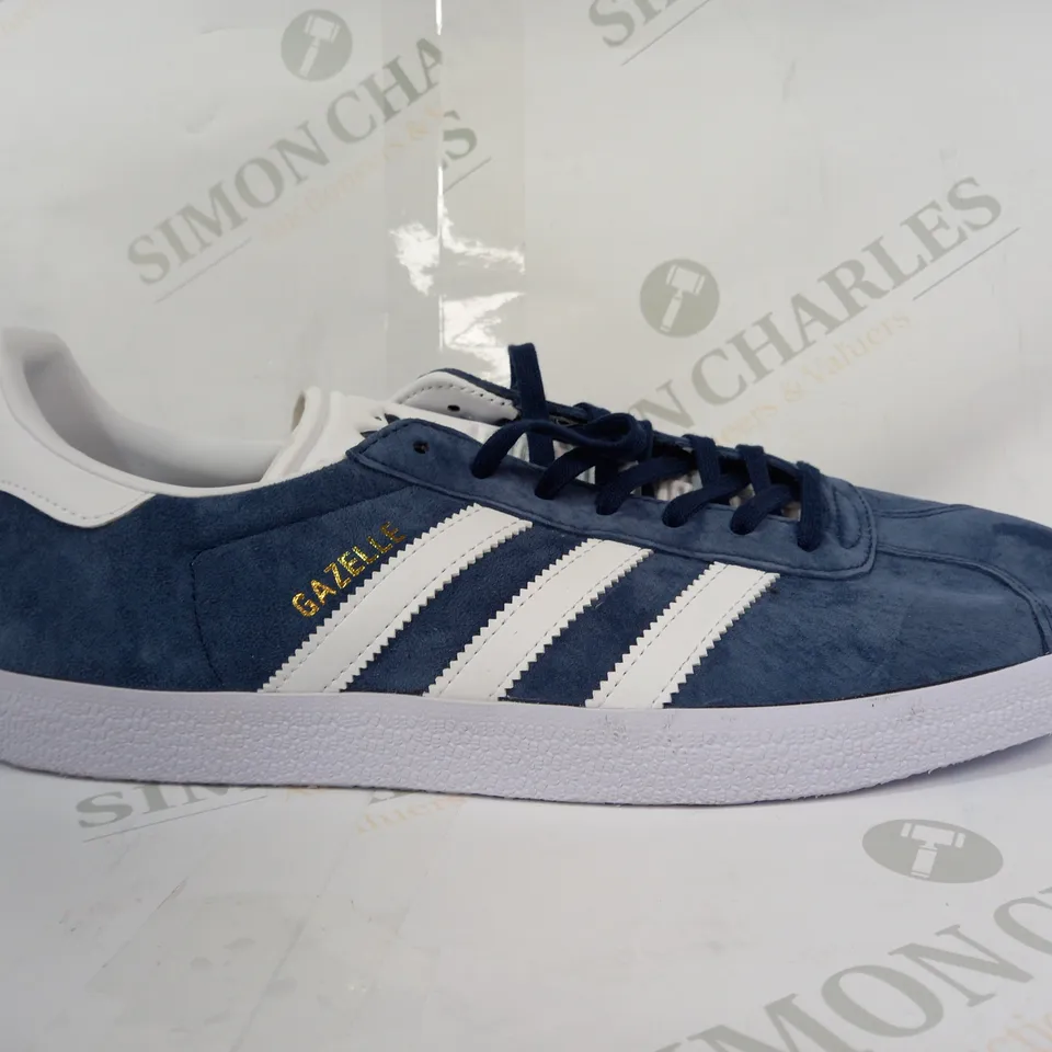 PAIR OF ADIDAS GAZELLE SHOES IN BLUE/WHITE UK SIZE 10