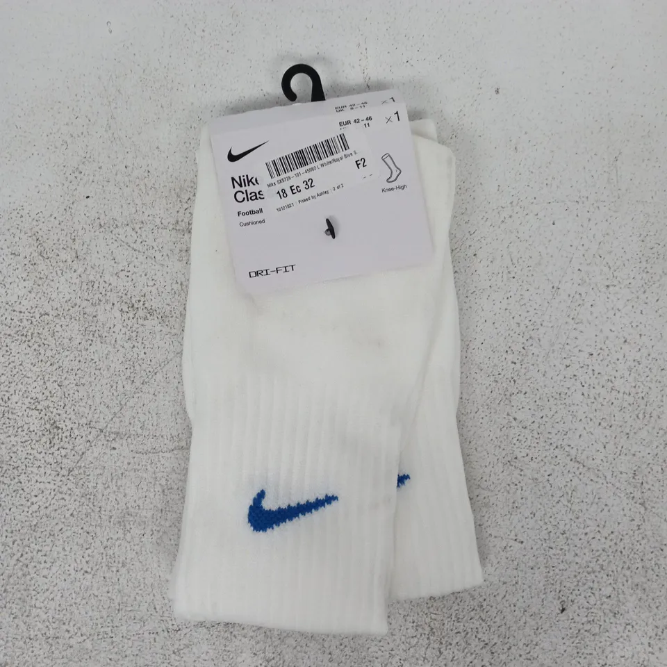 NIKE CLASSIC CUSHIONED KNEE-HIGH FOOTBALL SOCKS IN WHITE (1 PAIR) SIZE 8-11