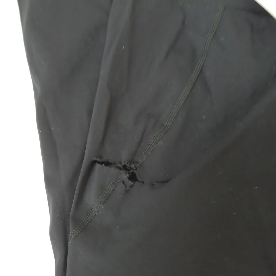 SWEATY BETTY POWER 7-8 WORKOUT LEGGINGS SIZE L ( HOLE IN LEGGINGS)
