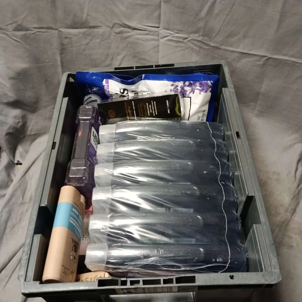 APPROXIMATELY 20 ASSORTED COSMETIC ITEMS TO INCLUDE  DR TEALS EPSOM SALT, LISTERINE, RADOX, SPF 50 SUNSCREEN SERUM, DR SQUATCH ETC