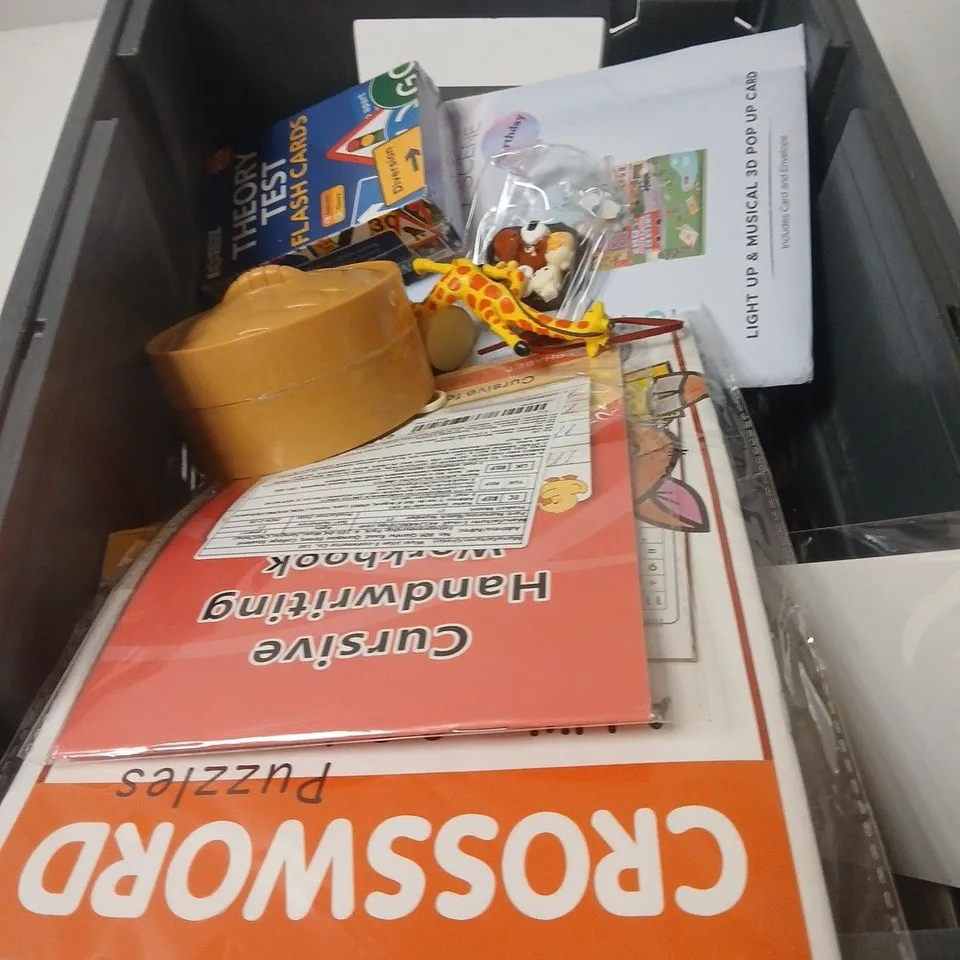 APPROXIMATELY 10 ASSORTED TOYS AND GAMES TO INCLUDE CLASSIC LEGO, FLASH CARDS, TAROT CARDS ETC 