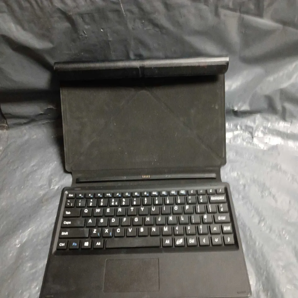 FOLIO CASE WITH KEYBOARD