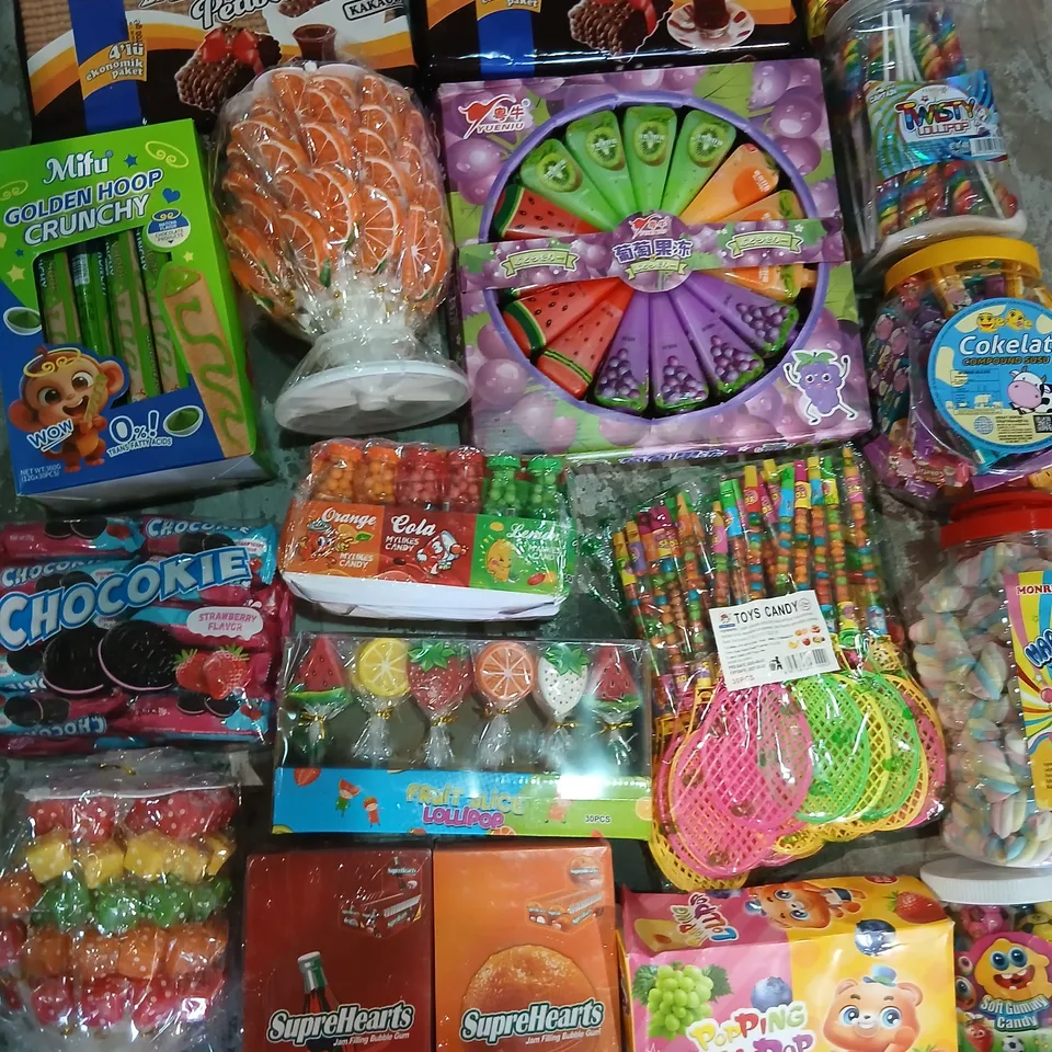 LARGE QUANTITY OF ASSORTED SWEETS AND PERISHABLES TO INCLUDE; BIZBIZE, MARSHMALLOWS, TOYS CANDY, POPPING LOLLIPOP, CHOCOLATE, MITU GOLDEN HOOP CRUNCHY AND STORE HEARTS