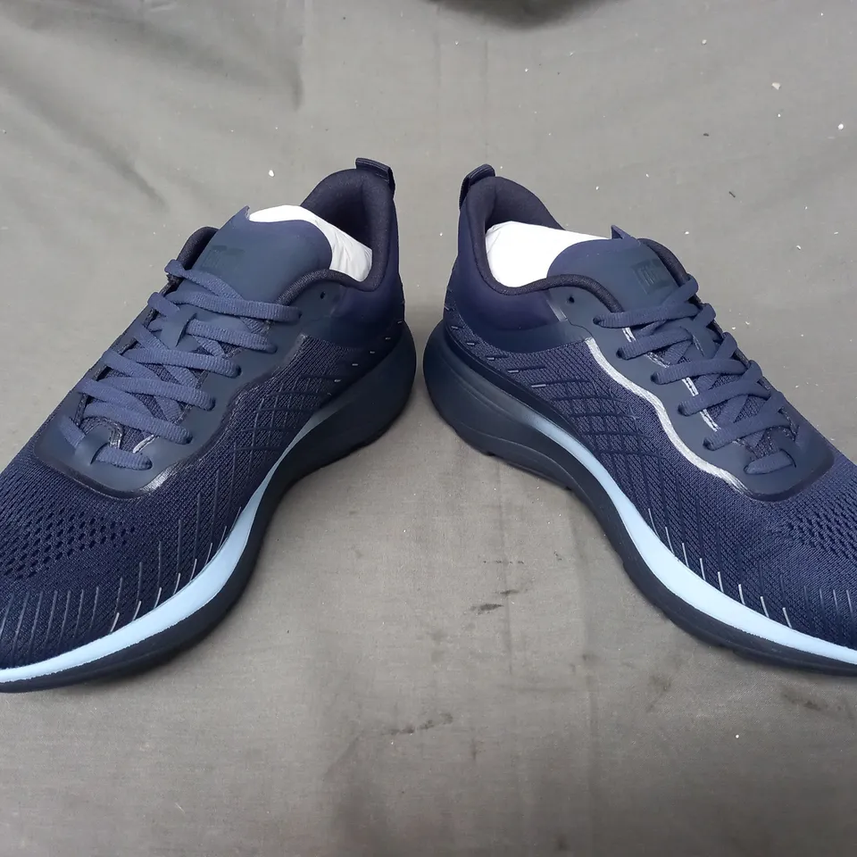 BOXED PAIR OF FITFLOP MESH RUNNING SNEAKERS IN MIDNIGHT NAVY UK SIZE 5.5